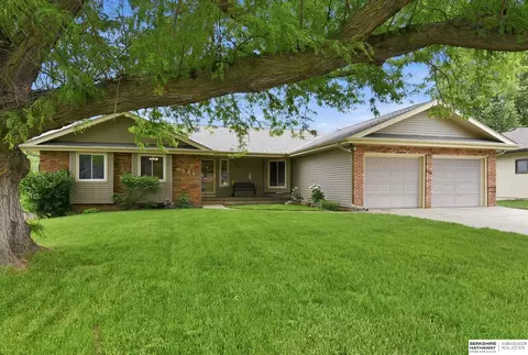 6521 S 92nd St, Omaha, NE 68127