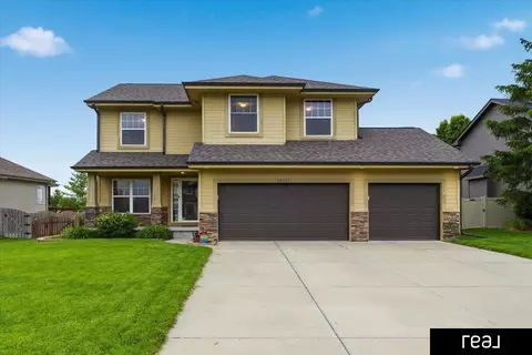 15676 King St, Bennington, NE 68007