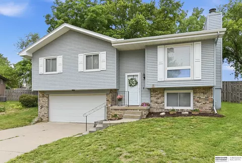 130 Cedar Cir, Bellevue, NE 68005
