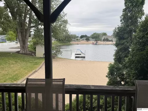 17303 Paradise Rd, Bellevue, NE 68123