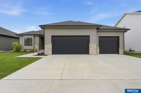 8731 S 82 St, Lincoln, NE 68516
