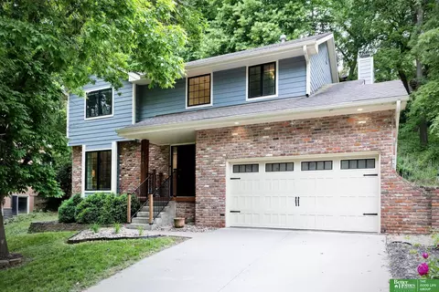 828 Hidden Hills Dr, Bellevue, NE 68005