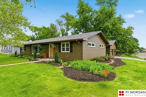 8605 N 57 St, Omaha, NE 68152