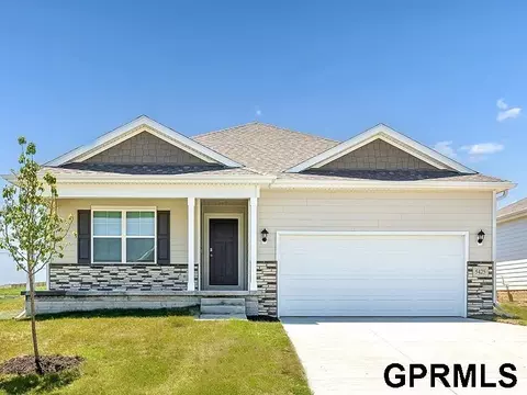11967 S 114th Ave, Papillion, NE 68046