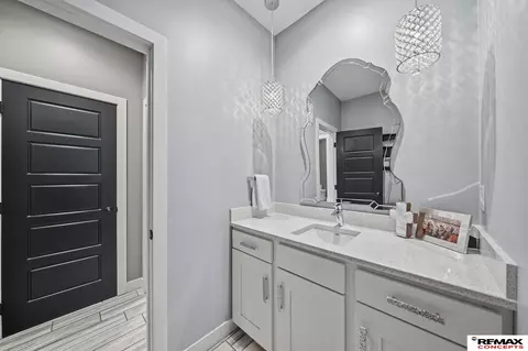 Bath - 1310 Doyle Ln, Beatrice, NE 68310 photo 6 of 10
