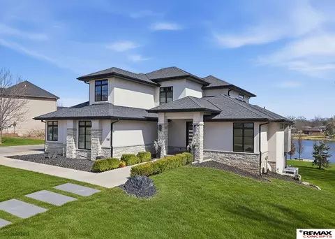Exterior - 1310 Doyle Ln, Beatrice, NE 68310 photo 2 of 14