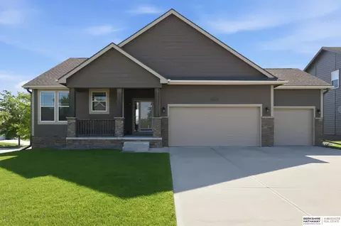 8225 Kilpatrick Pkwy, Bennington, NE 68007