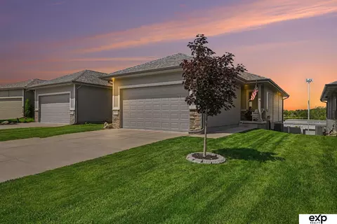 7016 N 154 St, Bennington, NE 68007