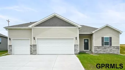 20558 Westridge Dr, Gretna, NE 68028