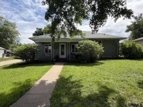 537 N 10th St, Geneva, NE 68361