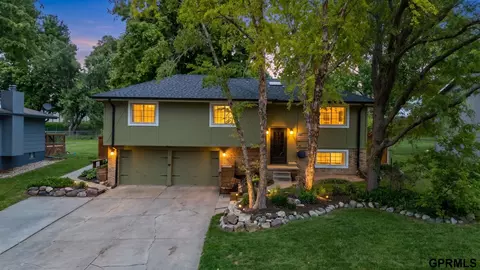 411 Laredo Rd, Papillion, NE 68046