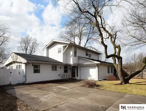 729 Eldora Ln, Lincoln, NE 68505