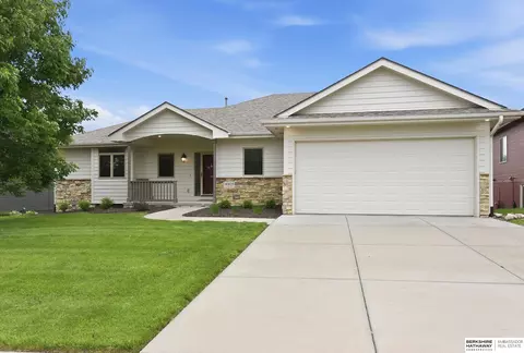 4905 Chennault St, Papillion, NE 68133