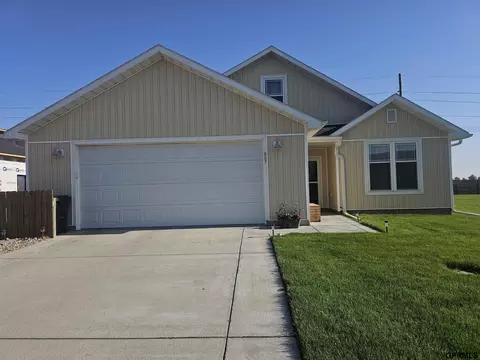 807 W Grandview St, Sutton, NE 68979