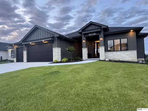 19006 Acorn Dr, Gretna, NE 68028