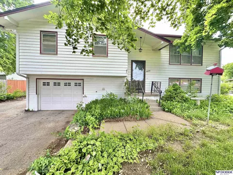 4608 N 90 St, Omaha, NE 68136