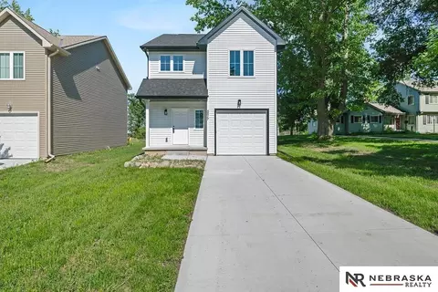 5517 N 52 St, Omaha, NE 68104