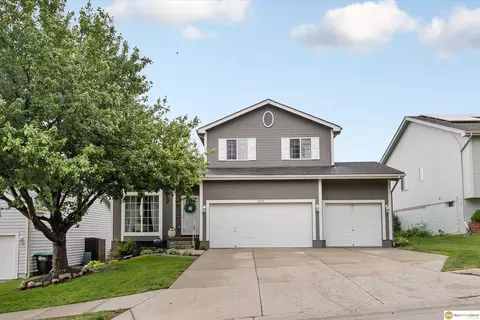 15072 Meredith Ave, Omaha, NE 68116