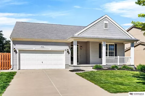 20828 Charles St, Elkhorn, NE 68022