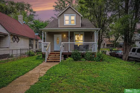 2850 Meredith Ave, Omaha, NE 68111