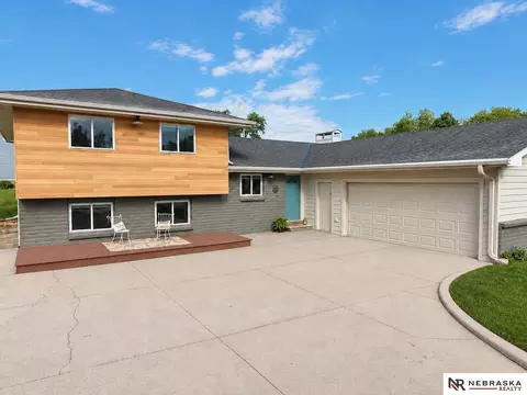 721 Capitol Beach Blvd, Lincoln, NE 68528