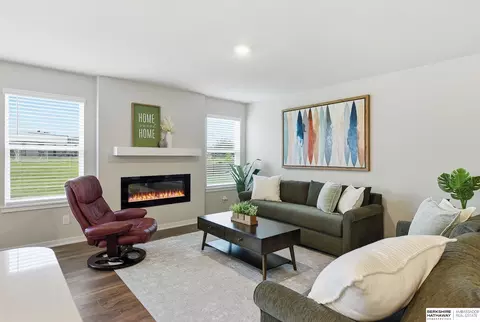Living - 220 N 10th Ave, Springfield, NE 68059 photo 3 of 4
