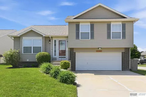 17855 Edna St, Omaha, NE 68136