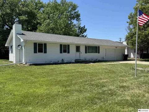 105 N Juniper Dr, De Witt, NE 68341