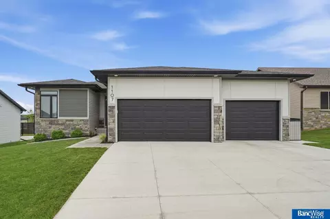 1107 Asher Ave, Hickman, NE 68372