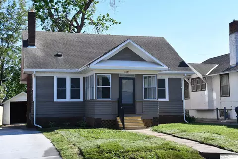 2875 Whitmore St, Omaha, NE 68112
