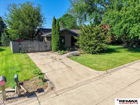 1516 Kennedy Dr, York, NE 68467