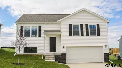 13645 Read St, Omaha, NE 68142
