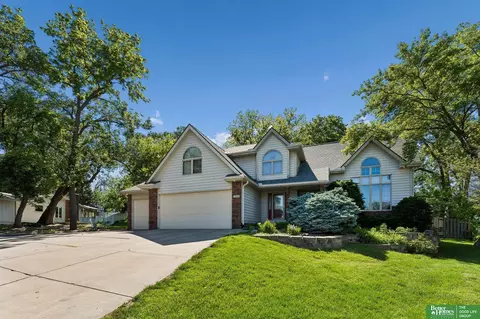 1209 Cottonwood Cir, Papillion, NE 68133