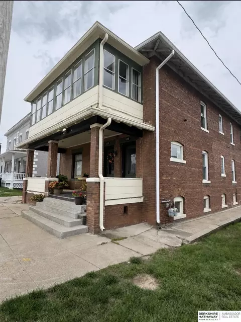 122-124 N 30th St, Omaha, NE 68131