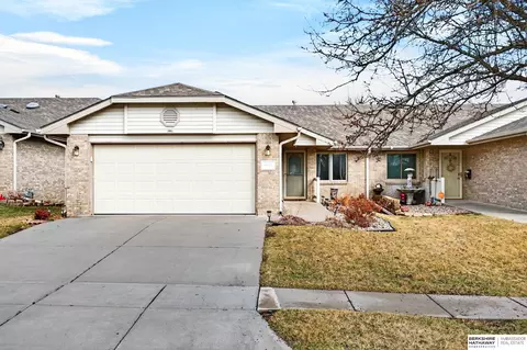 8420 Peregrine Ct, Lincoln, NE 68505