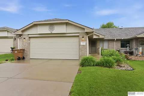 8420 Peregrine Ct, Lincoln, NE 68505