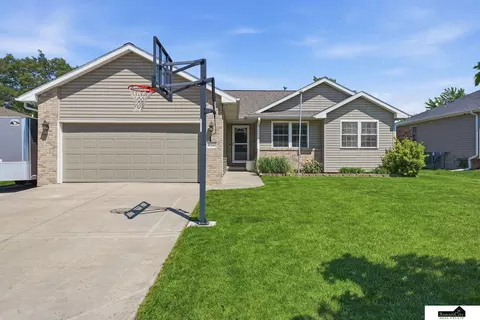 10522 Northloch Ln, Waverly, NE 68462
