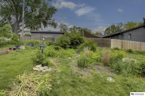 Exterior - 2102 Avery Rd, Bellevue, NE 68005 photo 7 of 8