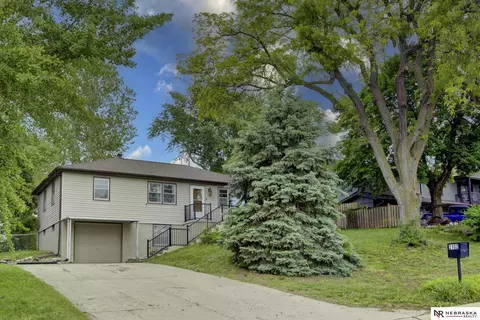 2102 Avery Rd, Bellevue, NE 68005