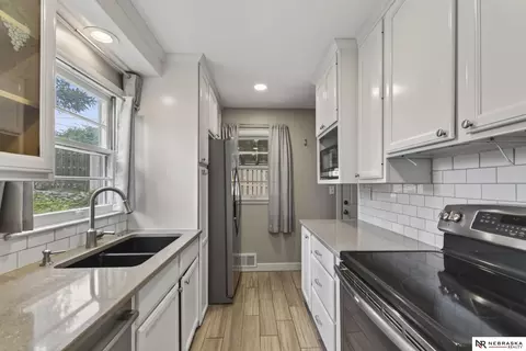 Kitchen - 2102 Avery Rd, Bellevue, NE 68005 photo 2 of 4