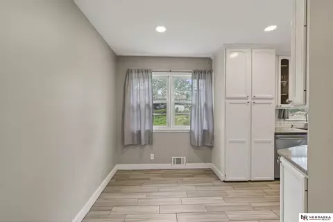 Dining - 2102 Avery Rd, Bellevue, NE 68005 photo 1 of 1