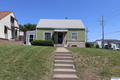 2902 Parker St, Omaha, NE 68111