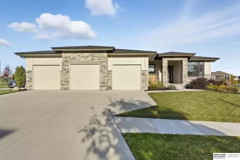 21432 B St, Elkhorn, NE 68022