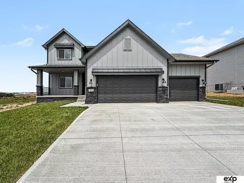 18710 Pinehurst Ave, Omaha, NE 68136