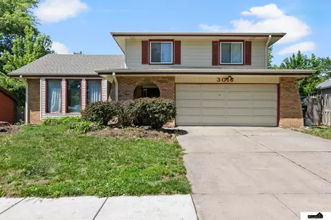 3016 Diadem Dr, Lincoln, NE 68516