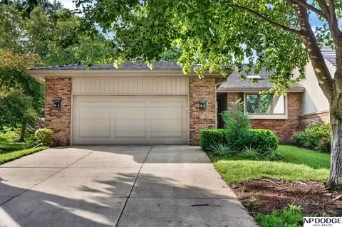 10114 Fieldcrest Dr, Omaha, NE 68114