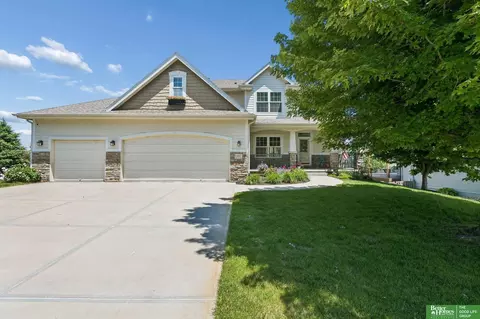 3805 S 202nd St, Omaha, NE 68130