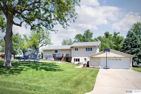 512 5th St, Yutan, NE 68073