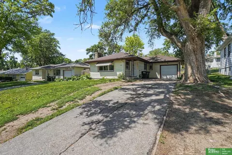 5418 Northwest Dr, Omaha, NE 68104