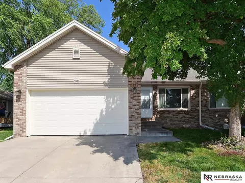 908 Newport Blvd, Lincoln, NE 68521
